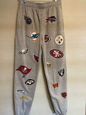 NFL Football Team Logo Men’s Size Small Grey Sweatpants